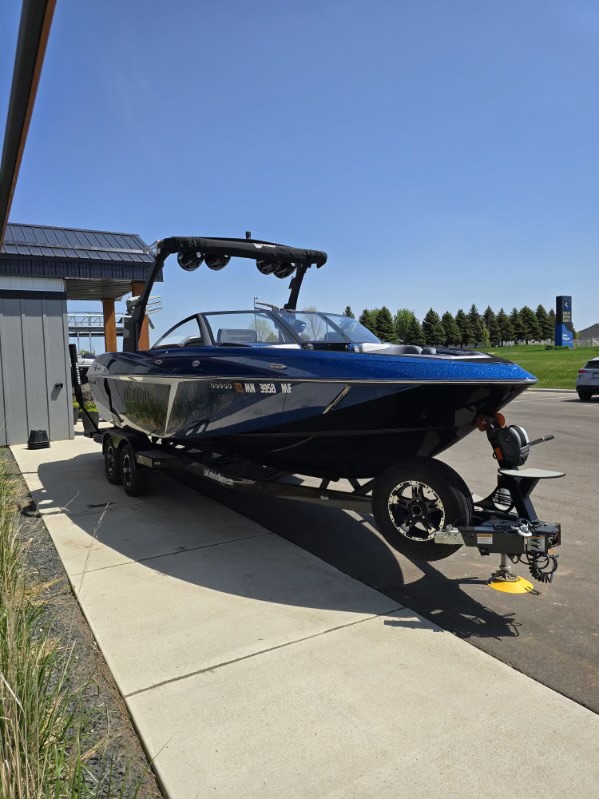 Malibu LSV 25ft 2018 Icon